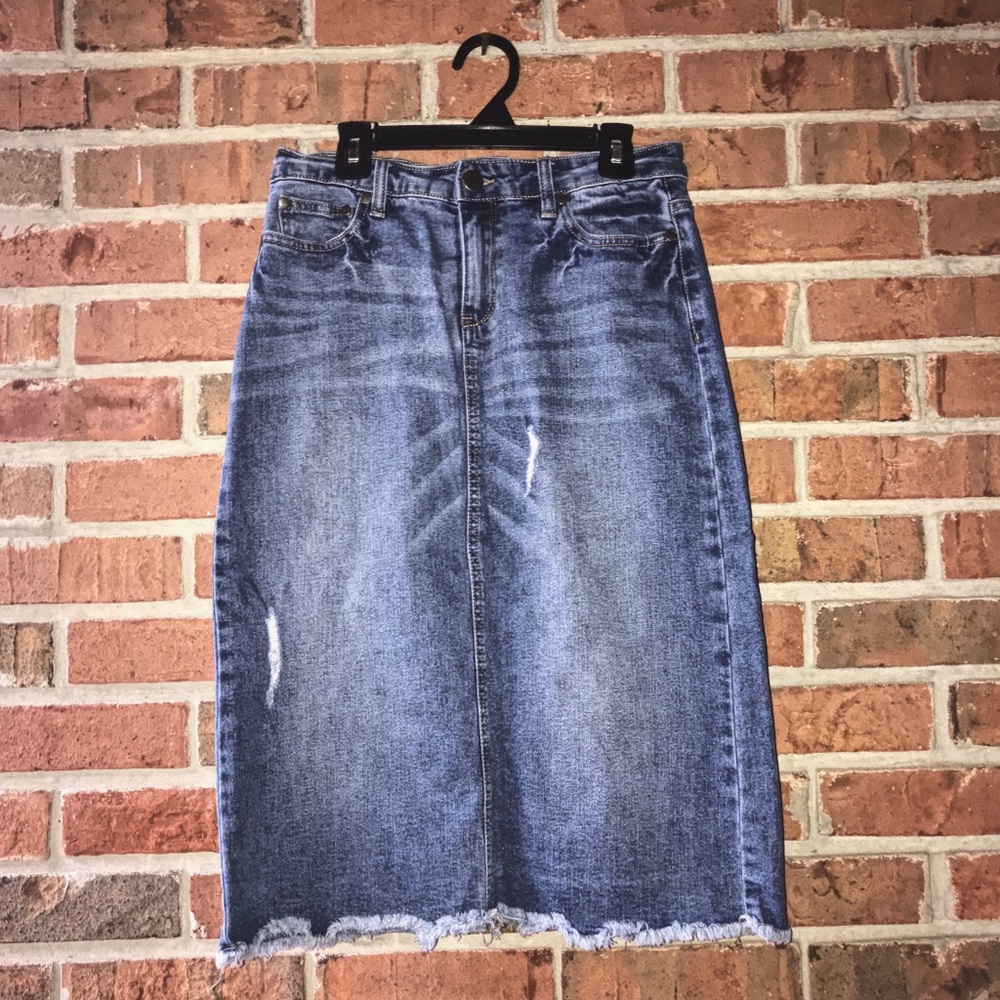 🔥HOT TRENDS🔥 Distressed Denim Skirt